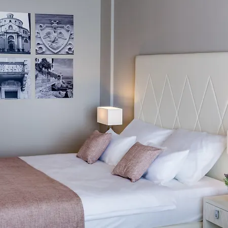 & Preelook Guest house