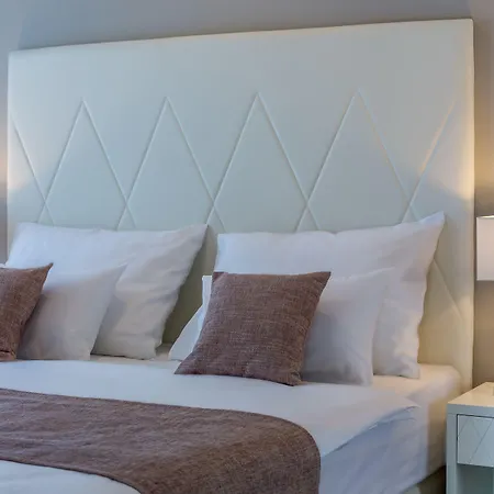 & Preelook 오파티아