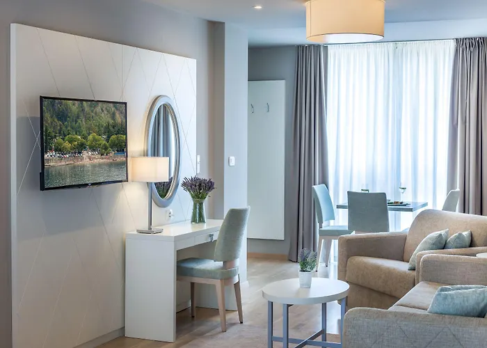 & Preelook ゲストハウス オパティヤ