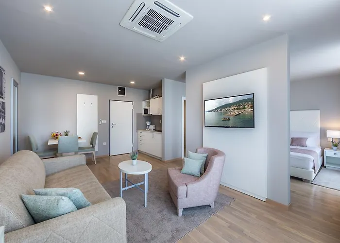 & Preelook オパティヤ