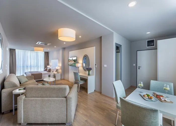 Гостьовий будинок & Preelook