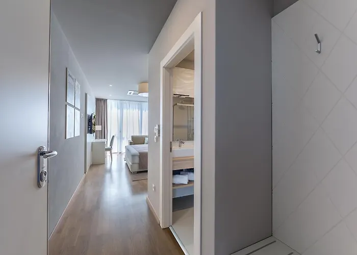 Гостьовий будинок & Preelook